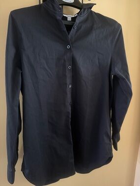 Classic Button-Front Long Sleeve Collared Shirt in Black NWT